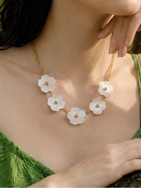 Blossom White Petals Gold Floral Necklace
